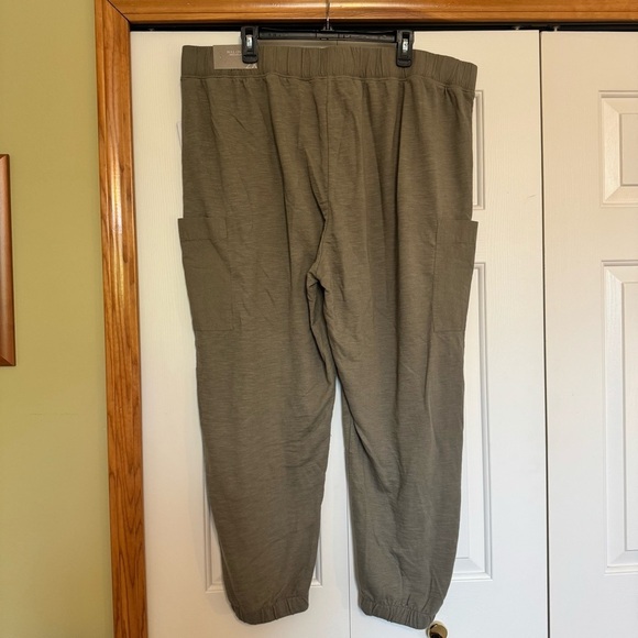 Soft Surroundings Lanai Lounge Pants Joggers Bay Leaf Green Patch Cargo Pockets - Picture 5 of 10